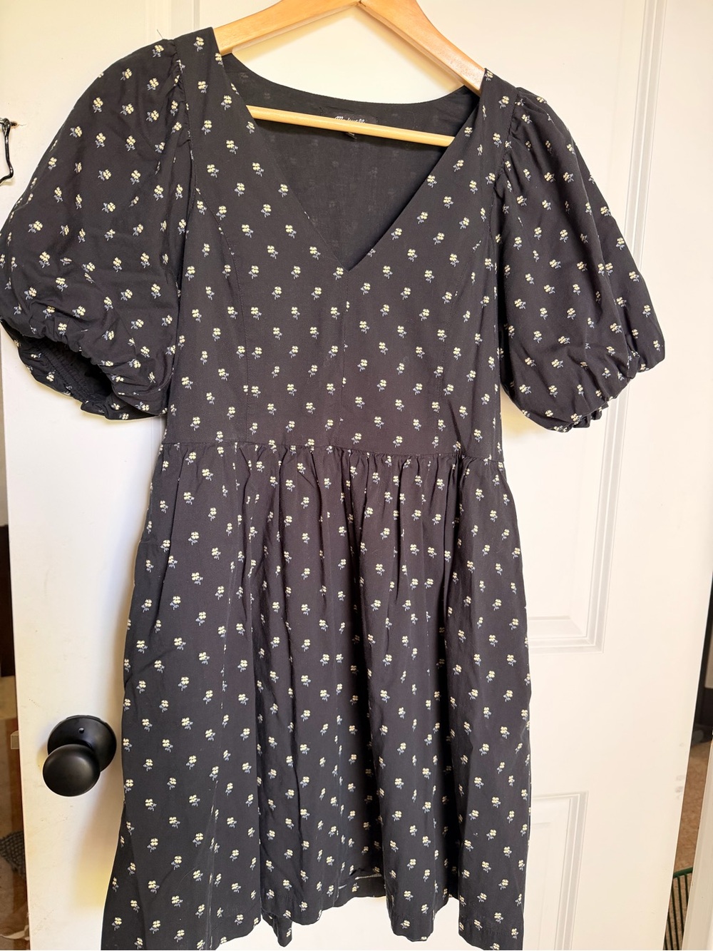 Madewell Black Floral Puff-Sleeve V-Neck Dress